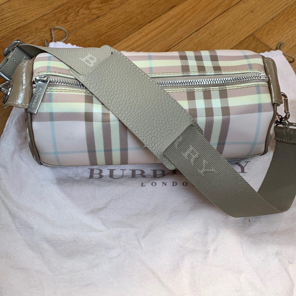 Burberry Vintage Barrel Roll Bag. - Picture 2 of 6